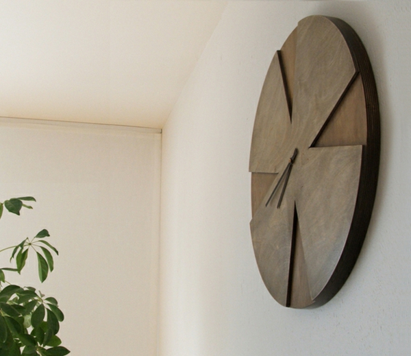 优雅的挂钟，从木材的想法