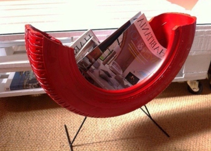 אלגנטי-כיסא-in-אדום-בשימוש צמיג מיחזור-עיצוב מודרני