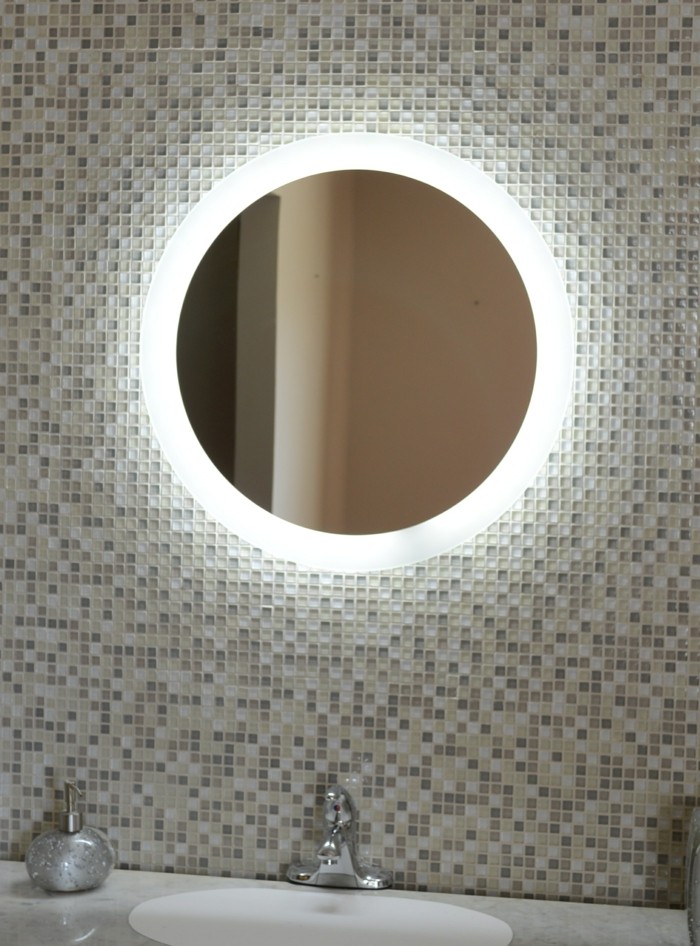 елегантна баня интериор мозайка огледало кръг водено баня