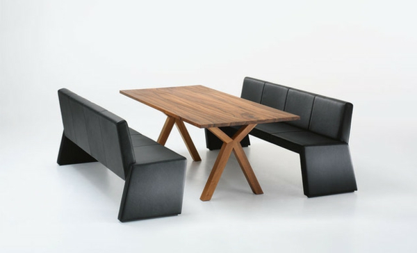 餐厅 - 长凳 - 休息 - 两个黑色长凳 - 以及两者之间的木制桌子