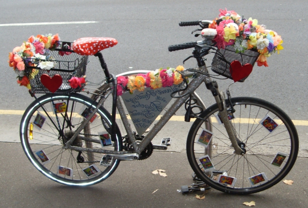 אופניים דקורטיביים-פרחים-צבעוניים-צבעים - נראה חמוד