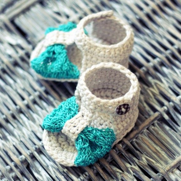 शानदार-बच्चा जूते-साथ-सुपर-सुंदर डिजाइन से crochet-महान व्यावहारिक-विचारों ---