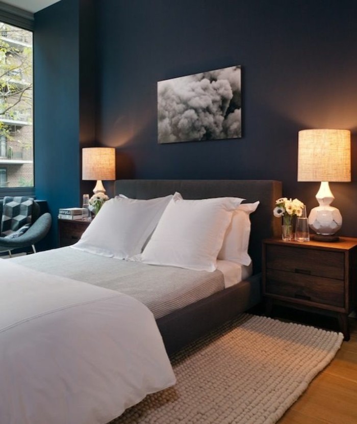 颜色汽油在卧室，现代床和两床灯舒适，AMBIENTE