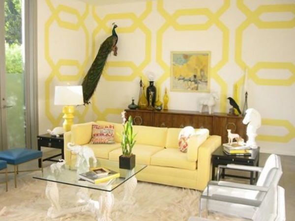 装饰元素在客厅里由高兴和有趣的墙壁油漆制成