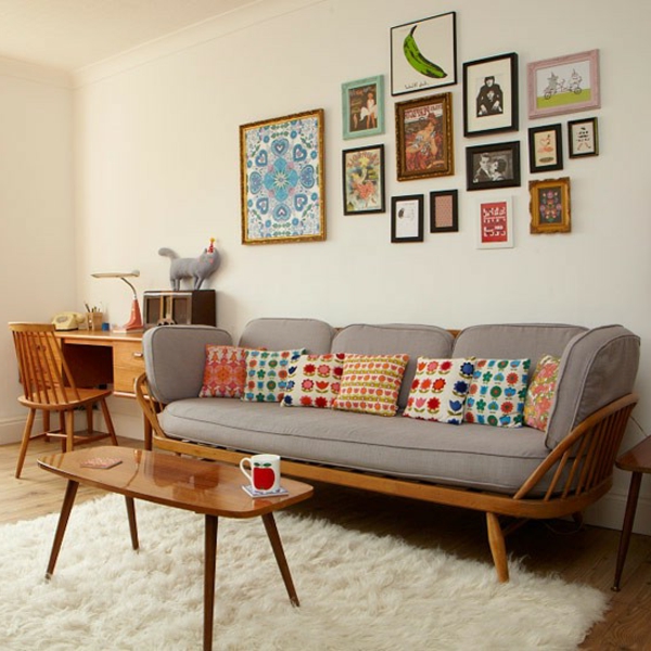 客厅设置 - 沙发上的多彩扔枕头