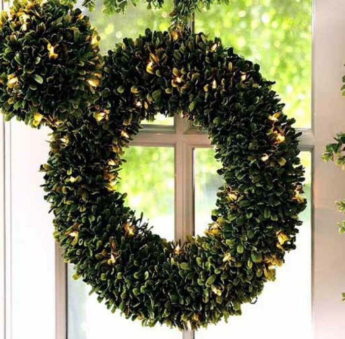 ablak dekorációk-for-karácsony-koszorú-érdekes-in-zöld