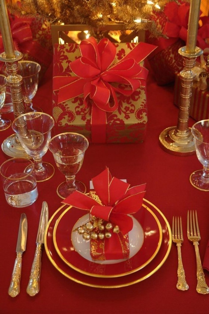 blagdanskog stola ukras ideje-in-crveno-zlatna