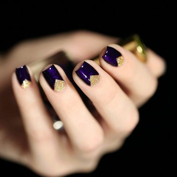 nokat dizajn-eve-tamno ljubičasto-i-zlato lak za nokte ruku