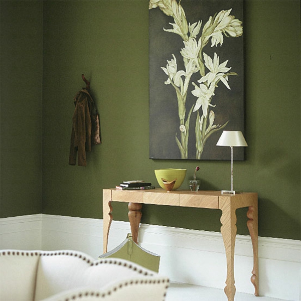pasillo en verde - con una imagen en la pared