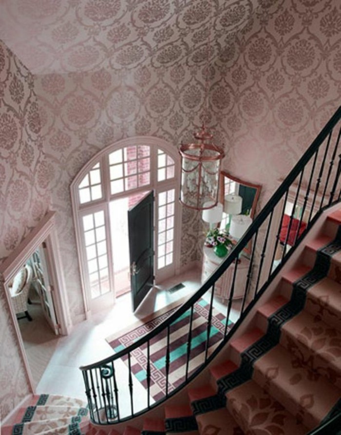 走廊壁纸粉红色的墙纸，用现代模式