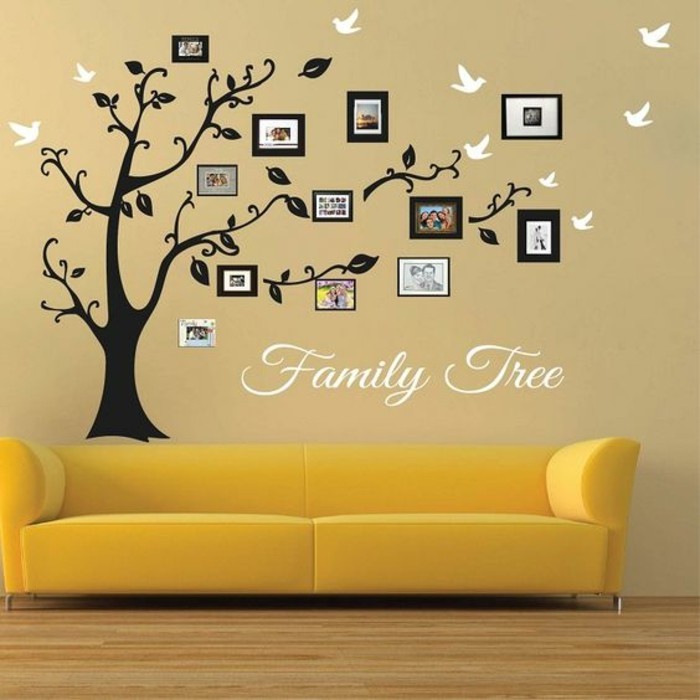 fotowand-רעיונות-משפחתי עץ-אפורה-ספה-מרצפת קיר-של-עץ-חום בהיר