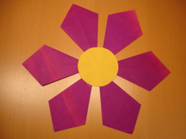 пролетна декорация - занаятчийство - деца-цветна хартия