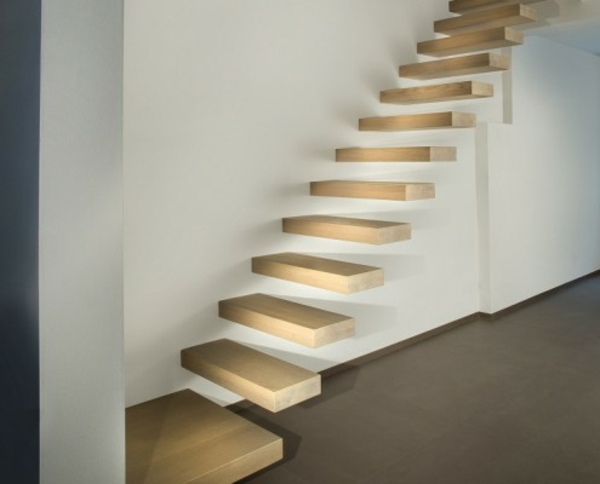 浮动楼梯超现代的设计，轻木