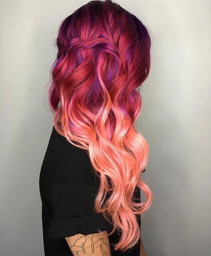 酷发型，现代头发的颜色，长长的粉红色头发