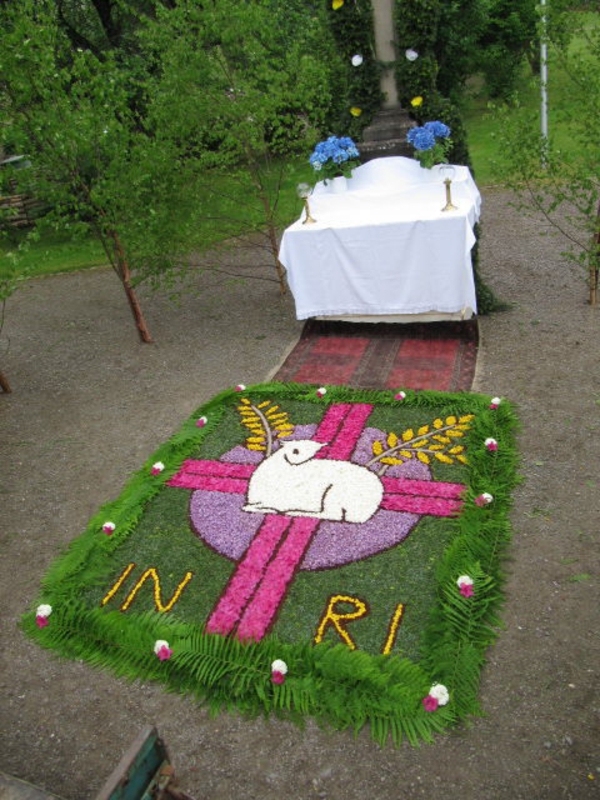 Corpus Christi cvjetni tepih ružičasti križ