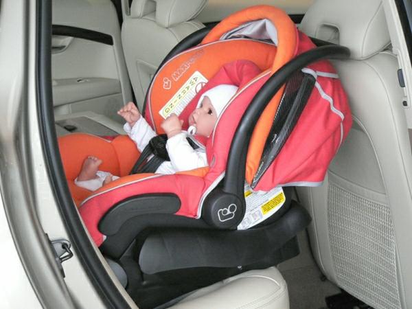 今年功能 - 设计 - 婴儿汽车座椅，儿童现代设计