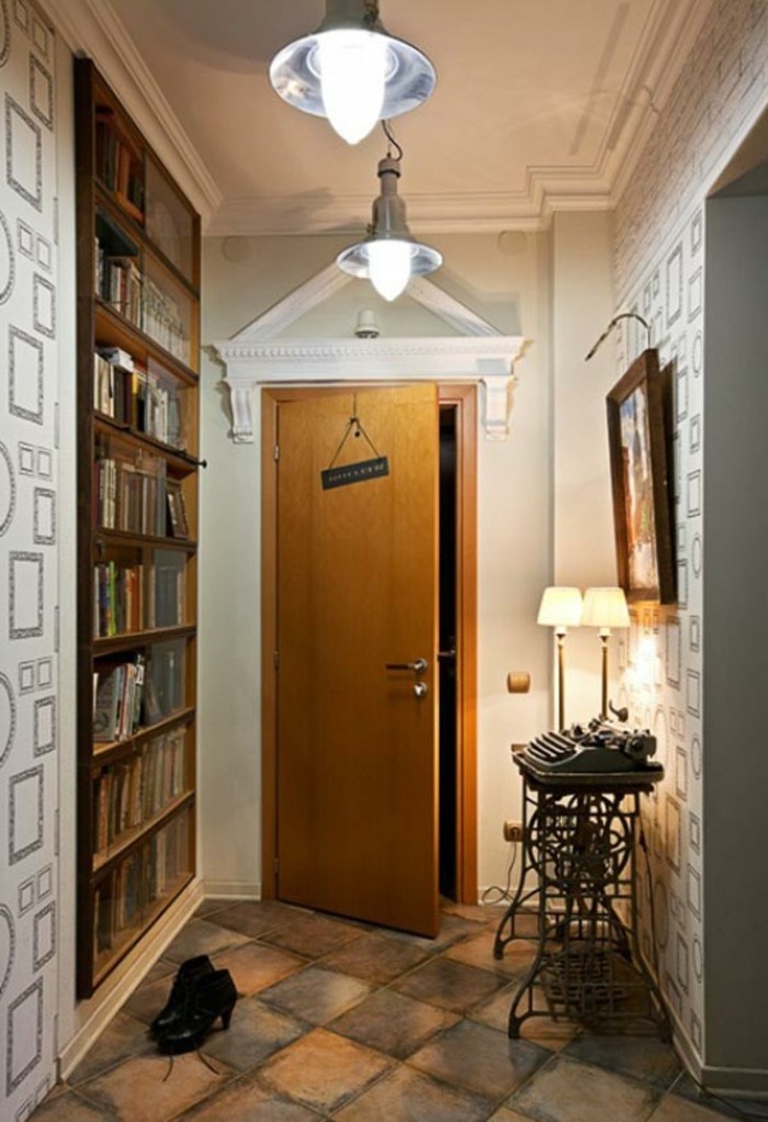 Garderoben-idées-pour-petit-couloir intégré bibliothèque
