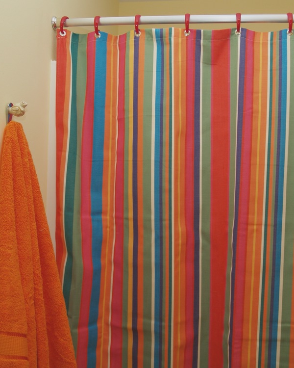 窗帘五颜六色的线 - 在浴室