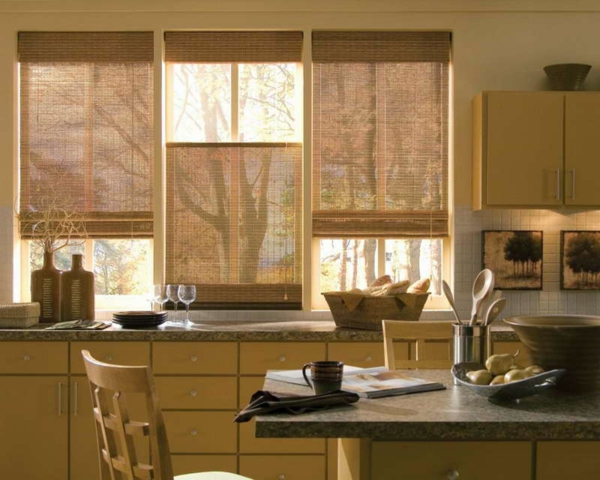 窗帘换小窗，现代厨房装备米色