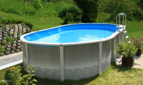 jardin-piscine-auto-construire-ovale-en forme - bel environnement