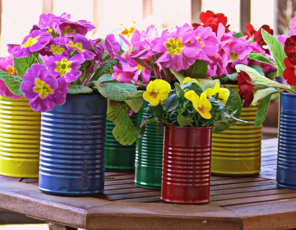 花园装饰自制花盆不同的颜色 - 非常好