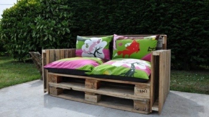 גן ספה-לזרוק רעיונות-עבור-רהיטים-מ-עץ משטחים-לשנות את גודלן