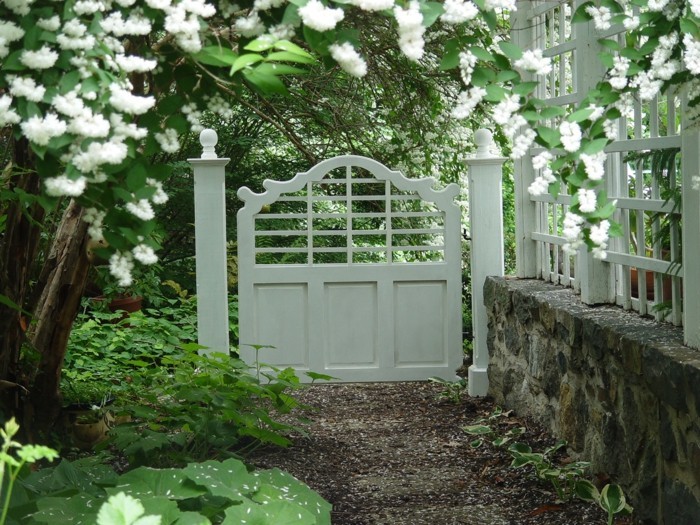 градинска порта, самостоятелна градина, направена от дърво