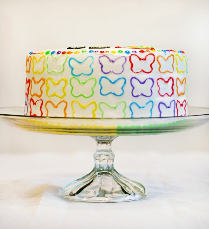 טפט עוגת יום הולדת יפה וצבעוני בצבע