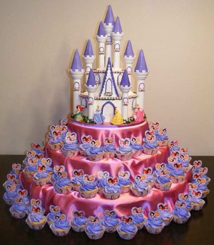 pastel de cumpleaños fondo de pantalla cerrada-para-princesas-y-muchas pequeñas magdalenas