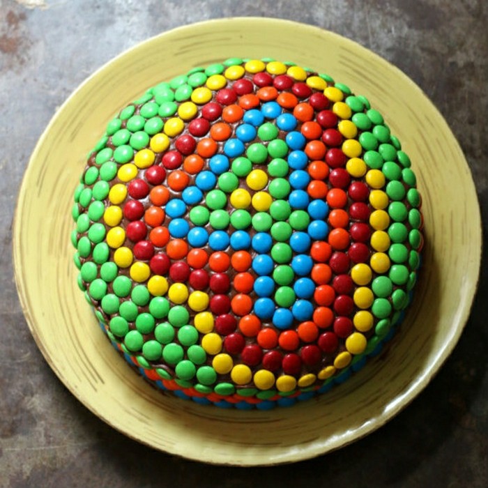 pastel de cumpleaños-para-niños-colorido-diseño-delicioso-candy