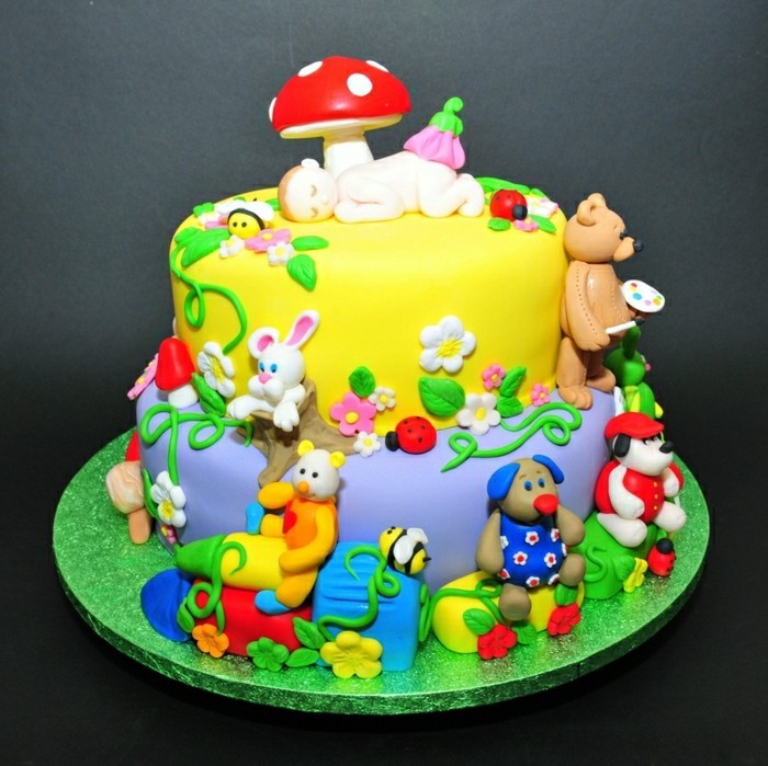 עוגת יום הולדת-עבור-ילדים-מעניין-ציוד-צבעוני-עיצוב