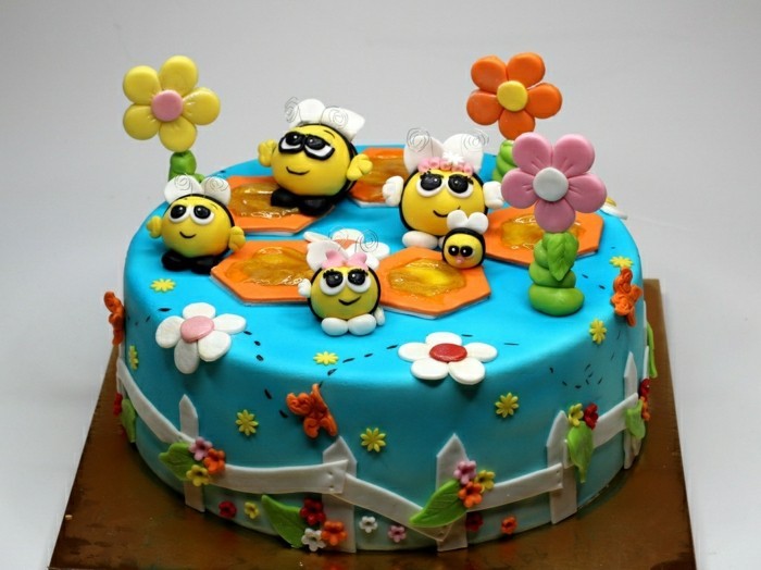 tarta de cumpleaños recetas diseño creativo y azul-