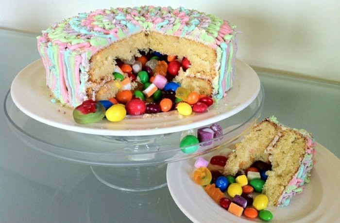 torta de cumpleaños-recetas-hermosa-diseño-de-pie-deliciosa sorpresa