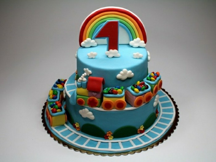 torta de cumpleaños recetas-tren-inspiración y azul-crema
