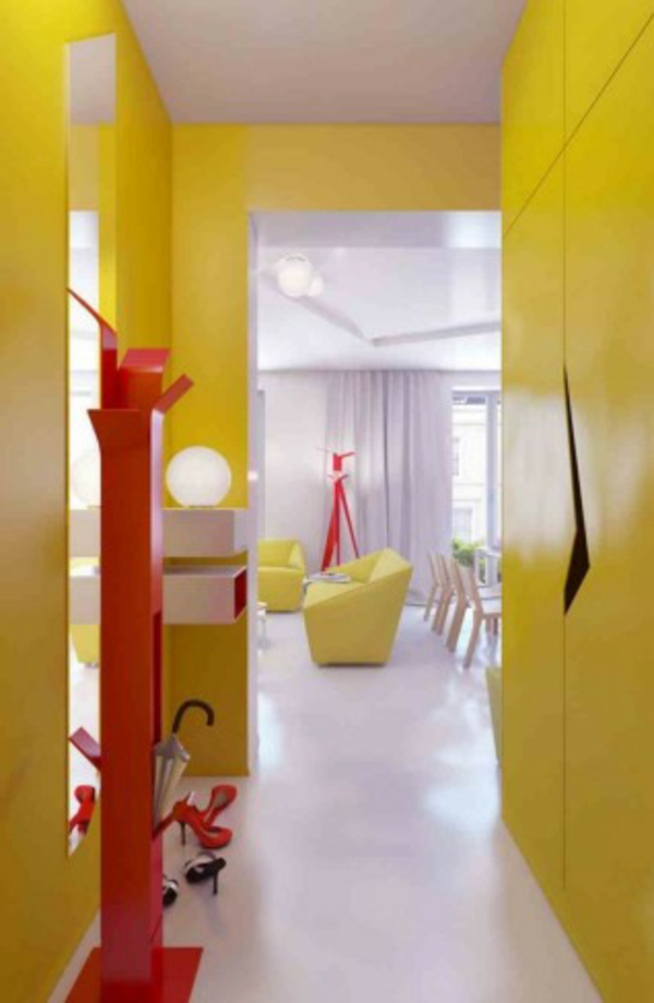 conception de mur jaune pour un design de couloir frappant