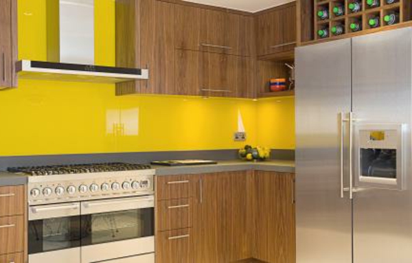 黄厨房墙壁的颜色，木美丽的颜色