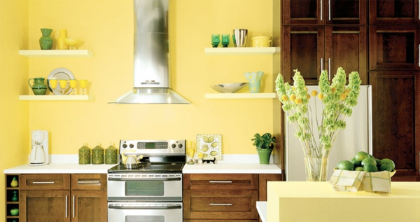 黄厨房墙壁的颜色，美丽的家具