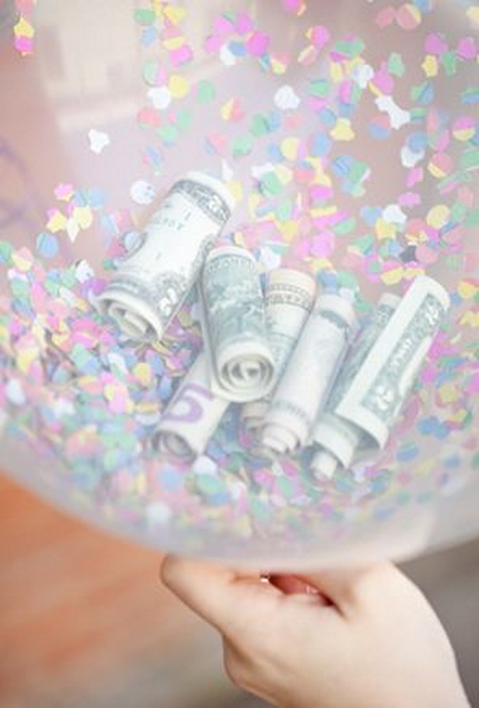 货币礼物的婚礼钱气球充满美元Schene