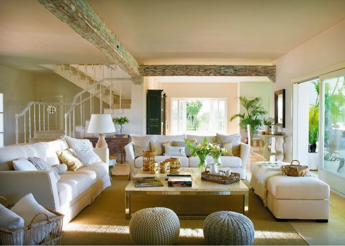 舒适的客厅设计，质朴的元素的奶油色米色，棕色