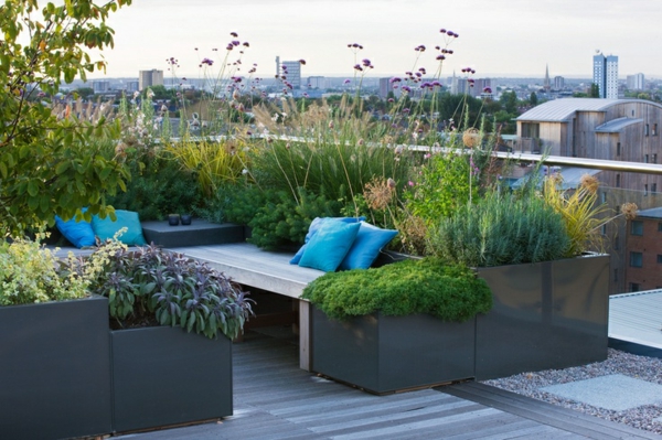 Viihtyisä puutarha on-the-patio-suunnittelusta
