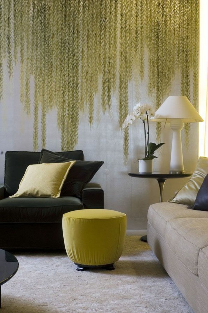 舒适的客厅，美丽的墙纸，naturaler外观