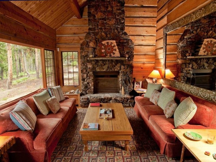 舒适，客厅，壁炉和优雅的枕头