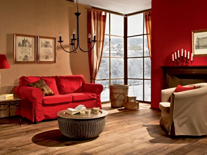 舒适的生活保障的红色模型中的两个画面，过度的沙发