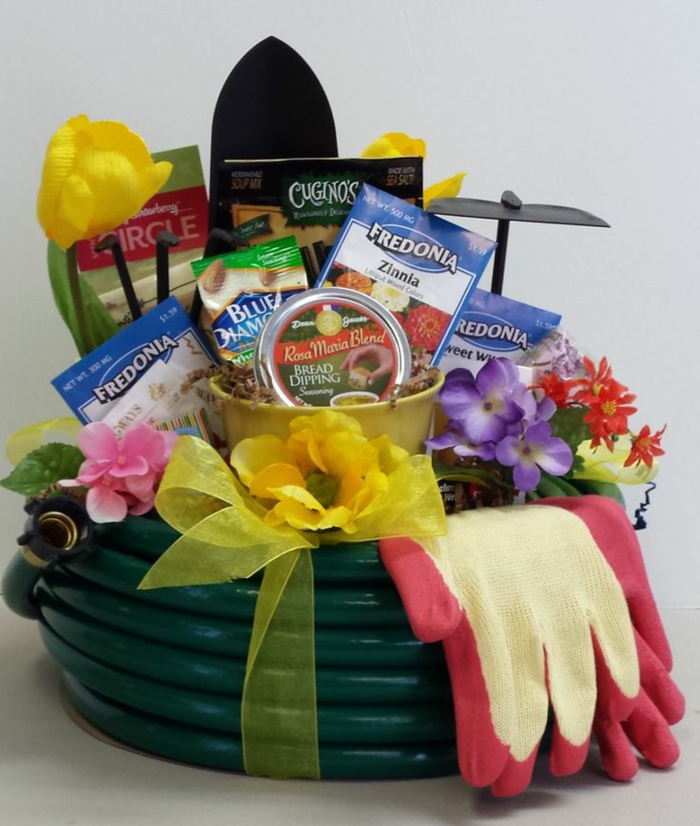 家庭园丁完美的礼品篮想法 - 许多种子适合不同的花和手套