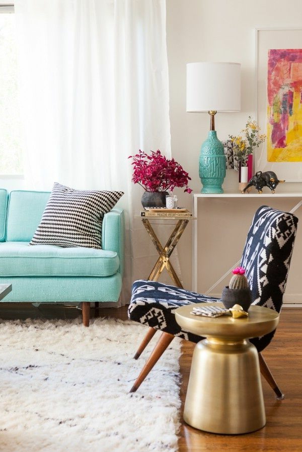 אפשרויות עיצוב- for-living-room-blue-sofa- נראה טרי מאוד