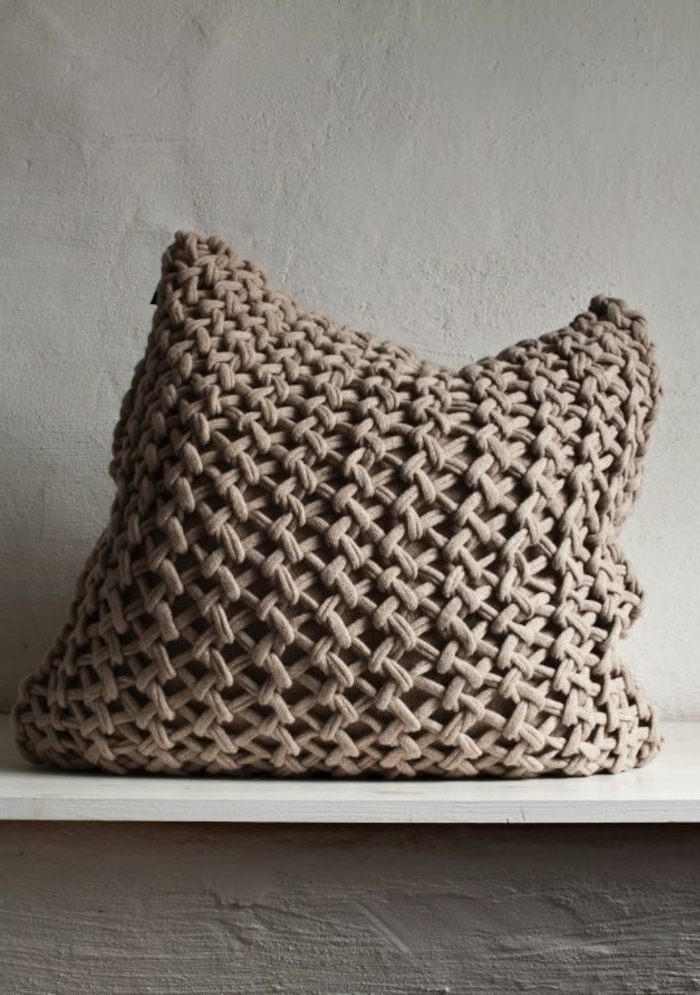 neulosta tyyny-ruskea väri kaunis malli