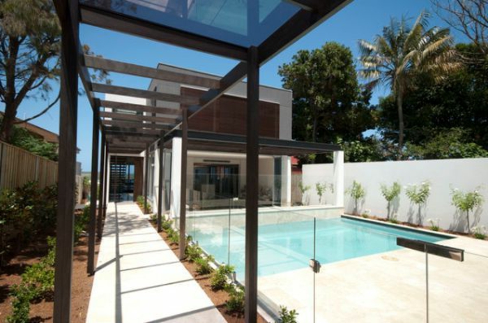 verre mur-terrasse-piscine design moderne