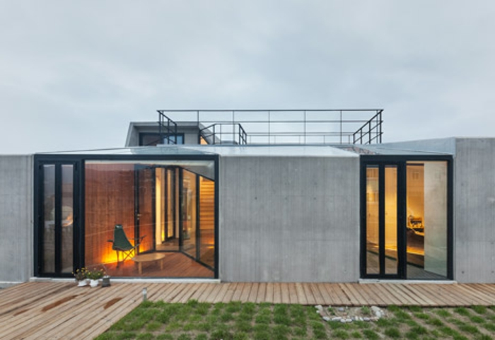 verre mur-terrasse-moderne maison-avec-éclairage agréable