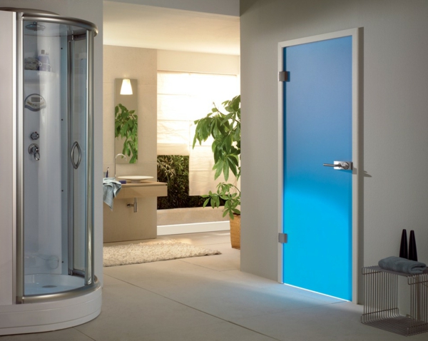 זכוכית דלתות-בתוך-גדול-כחול-צבע-האמבטיה הדלת