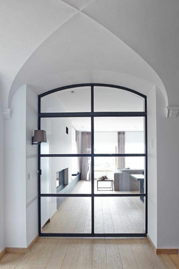 דלתות-עם-שחורה-מסגרת-עיצוב-פנים-פן זכוכית דלתות זכוכית